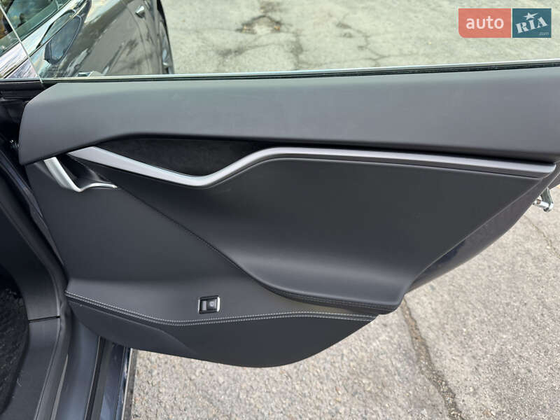Ліфтбек Tesla Model S 2020 в Запоріжжі