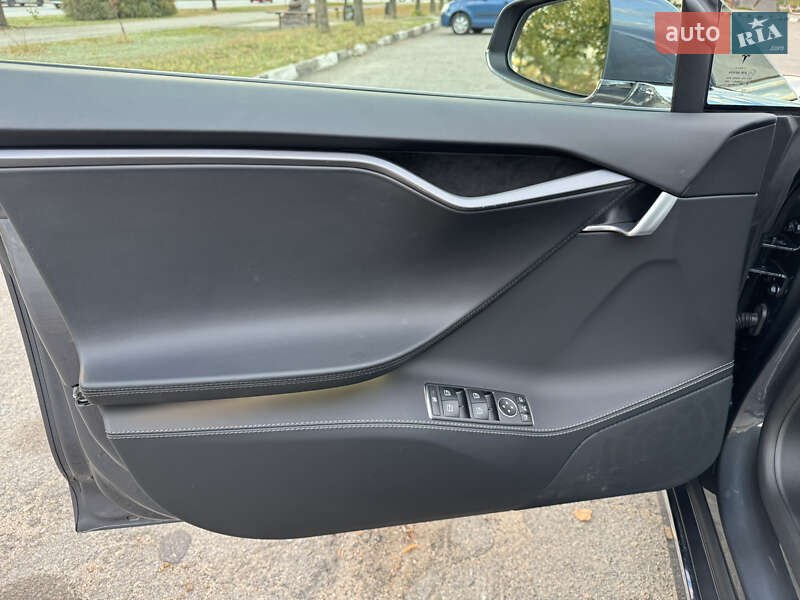 Ліфтбек Tesla Model S 2020 в Запоріжжі