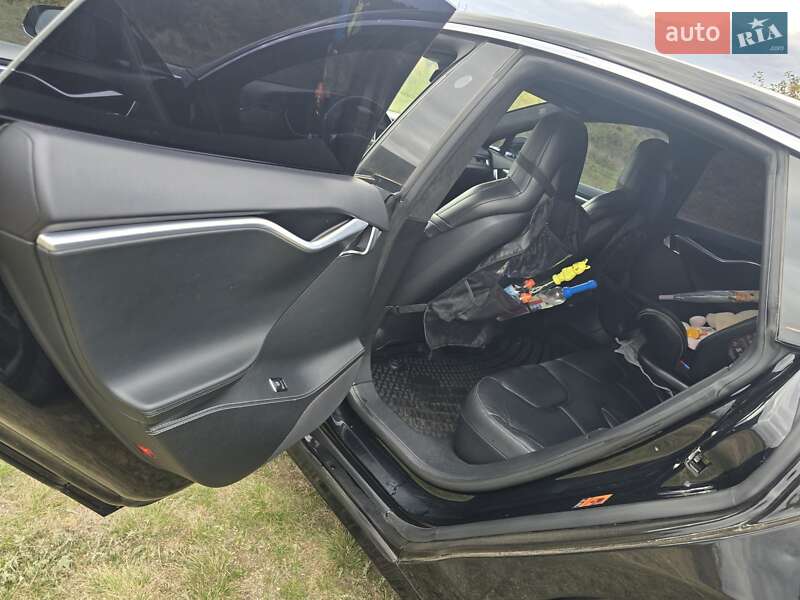 Ліфтбек Tesla Model S 2016 в Полтаві фото 23 Ліфтбек Tesla Model S 2016 в Полтаві