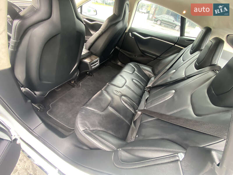Ліфтбек Tesla Model S 2015 в Львові
