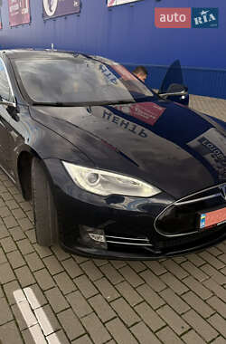 Лифтбек Tesla Model S 2014 в Нововолынске