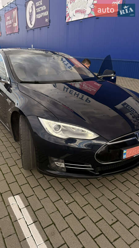Tesla Model S 2014