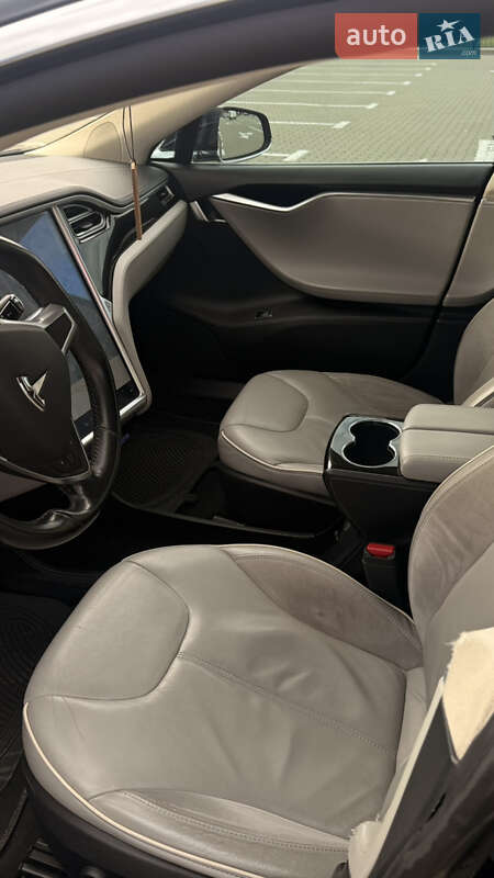 Лифтбек Tesla Model S 2014 в Нововолынске
