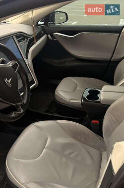 Лифтбек Tesla Model S 2014 в 