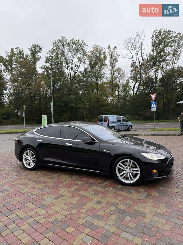 Ліфтбек Tesla Model S 2015 в Калуші