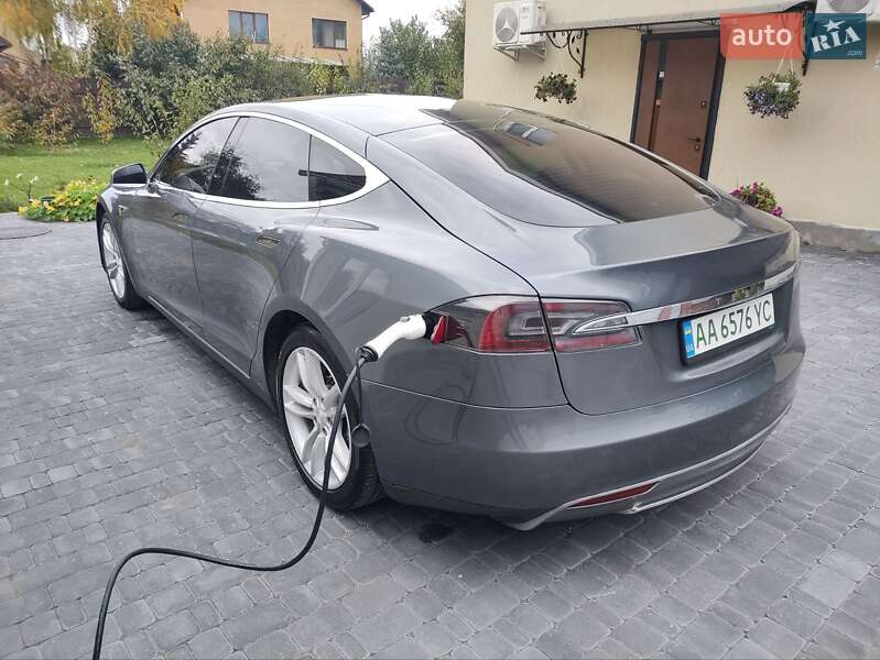 Лифтбек Tesla Model S 2013 в Василькове