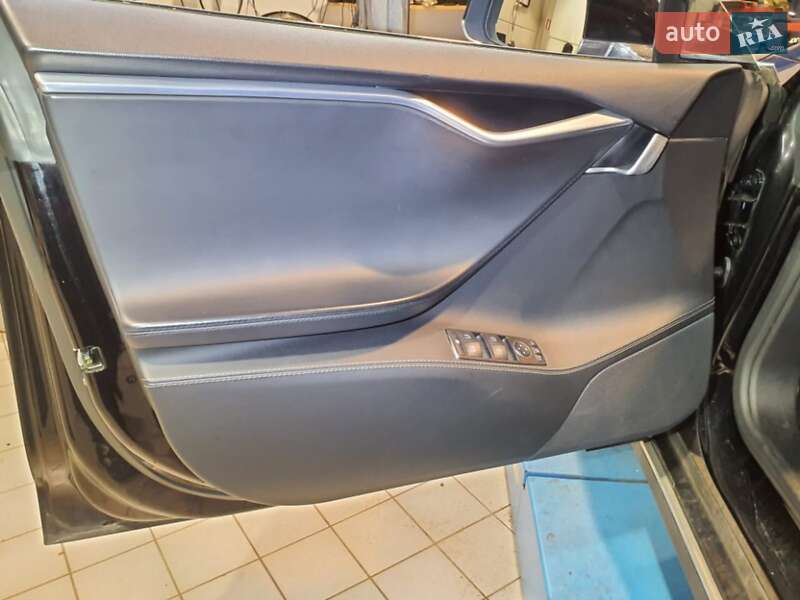Ліфтбек Tesla Model S 2014 в Києві фото 24 Ліфтбек Tesla Model S 2014 в Києві