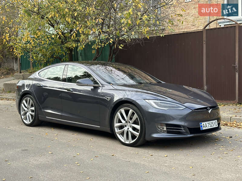 Tesla Model S 2020