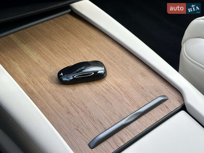 Ліфтбек Tesla Model S 2020 в Києві