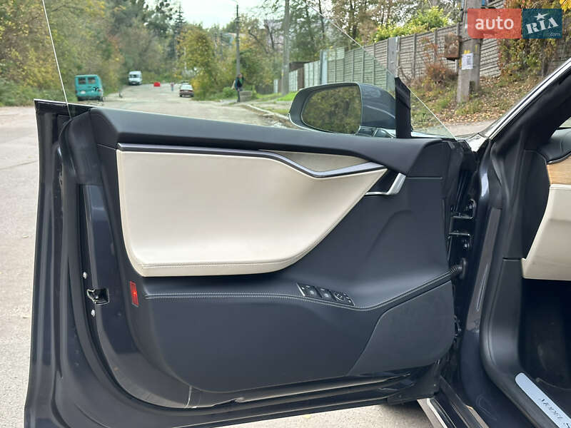 Ліфтбек Tesla Model S 2020 в Києві