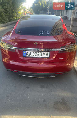 Лифтбек Tesla Model S 2014 в Вишневом
