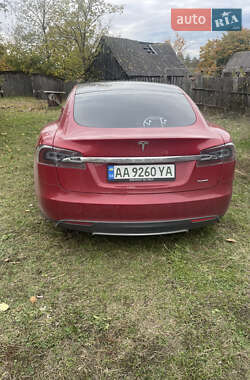 Лифтбек Tesla Model S 2014 в Вишневом