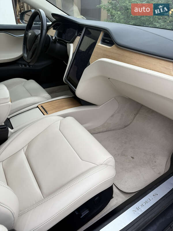 Лифтбек Tesla Model S 2018 в Львове фото 11 Лифтбек Tesla Model S 2018 в Львове