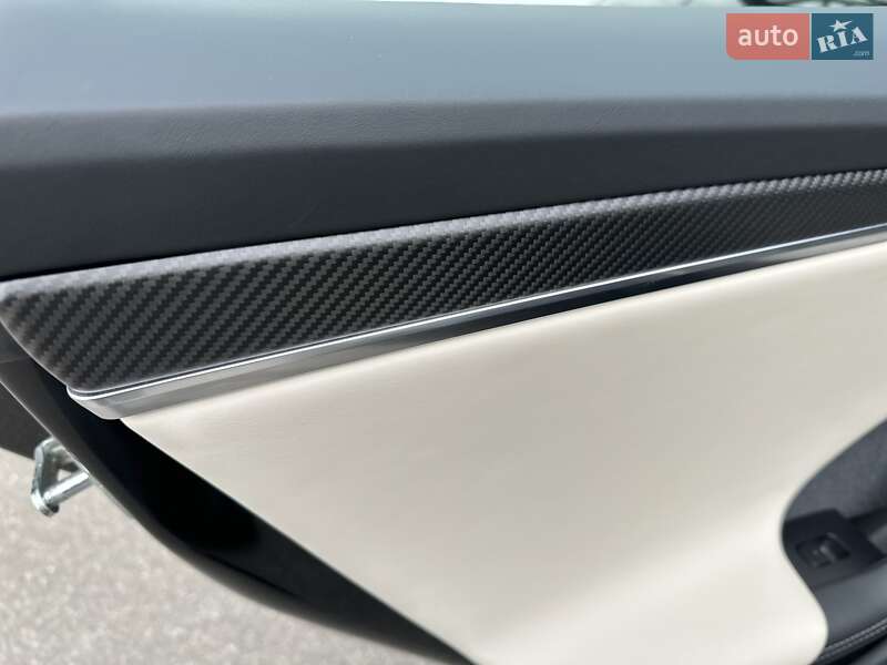 Лифтбек Tesla Model S 2021 в Киеве