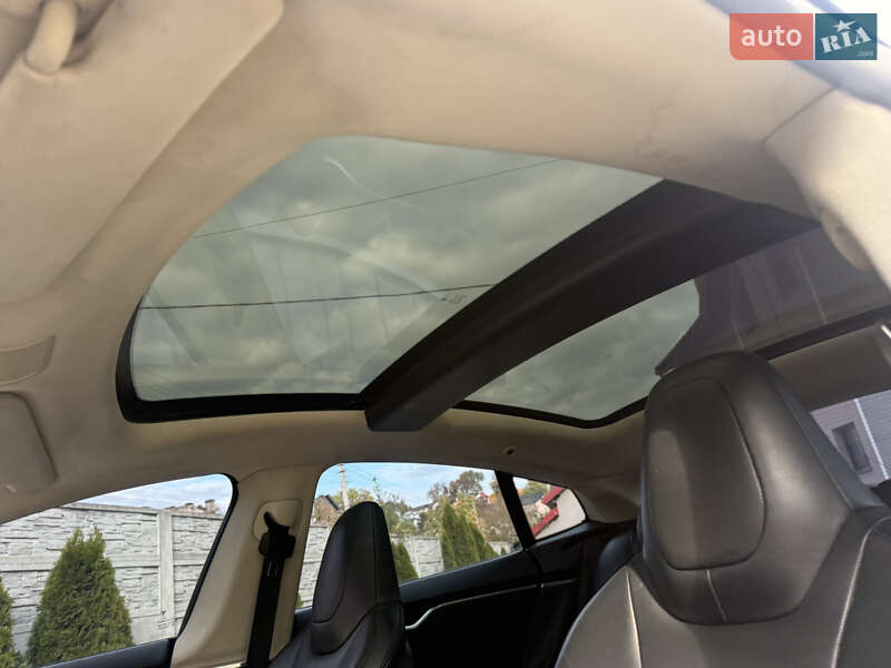 Ліфтбек Tesla Model S 2014 в Львові