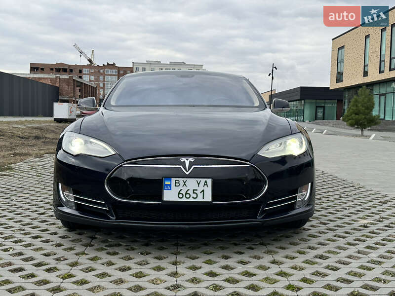 Лифтбек Tesla Model S 2014 в 