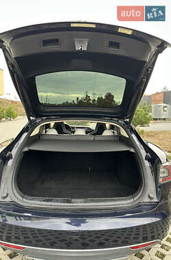Лифтбек Tesla Model S 2014 в 