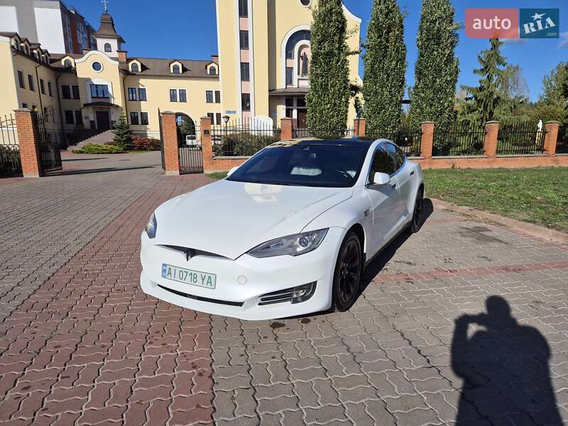 Лифтбек Tesla Model S 2015 в Киеве