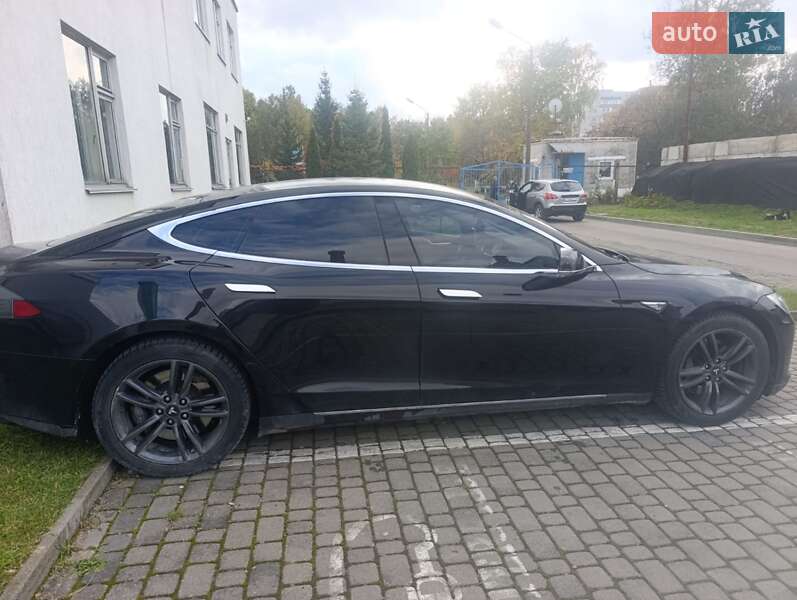 Ліфтбек Tesla Model S 2013 в Новояворівську