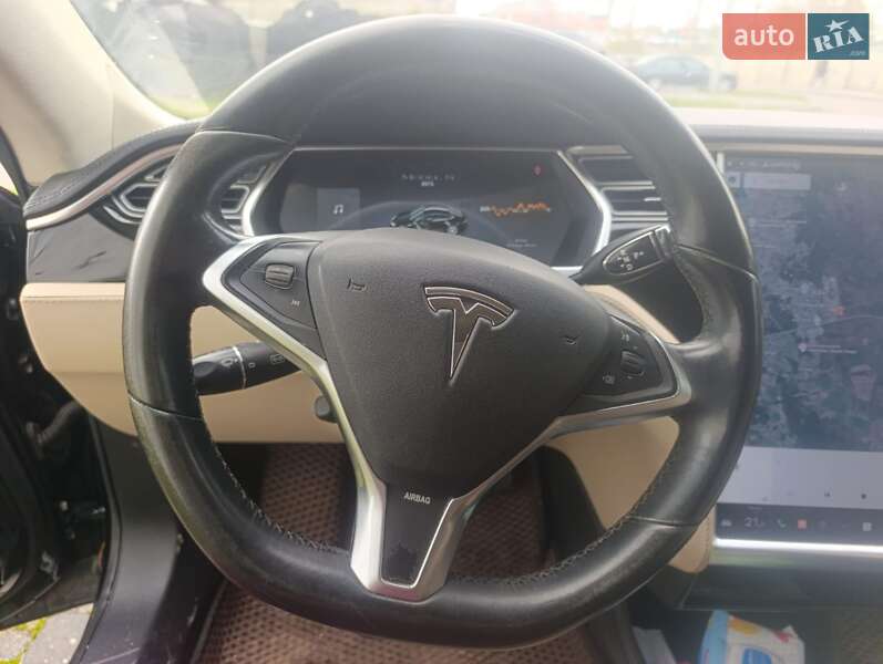 Ліфтбек Tesla Model S 2013 в Новояворівську