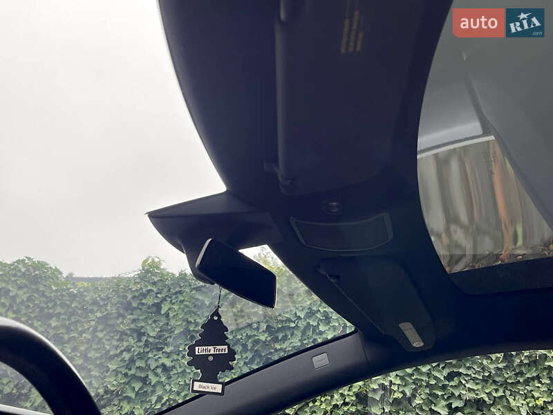 Лифтбек Tesla Model S 2018 в Львове
