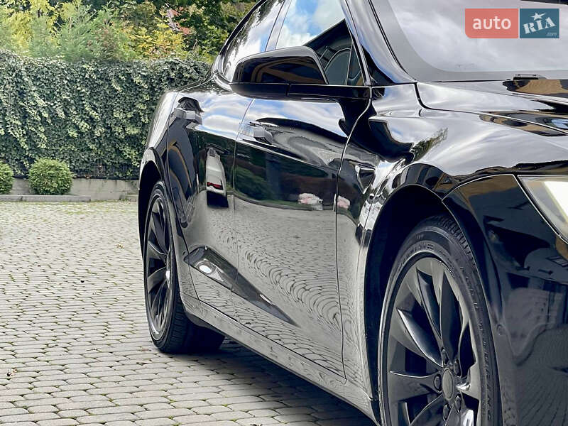 Лифтбек Tesla Model S 2018 в Львове