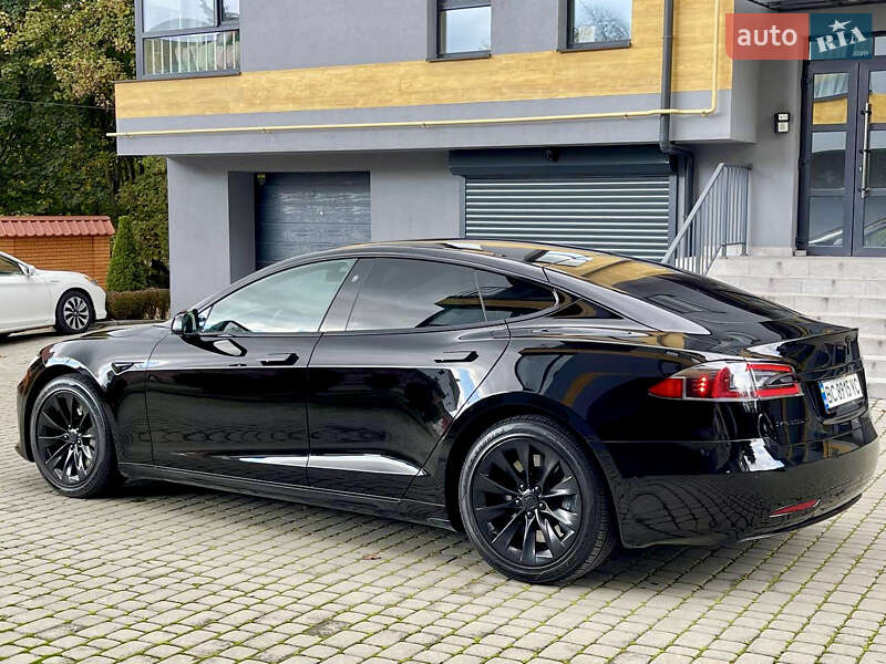Лифтбек Tesla Model S 2018 в Львове