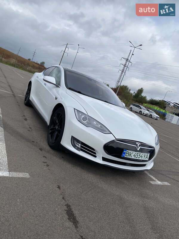 Лифтбек Tesla Model S 2014 в Ровно