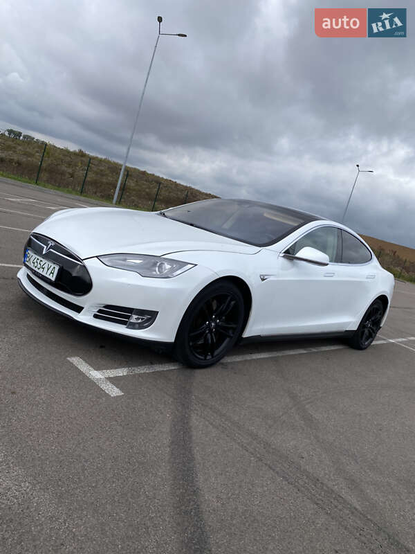 Лифтбек Tesla Model S 2014 в Ровно