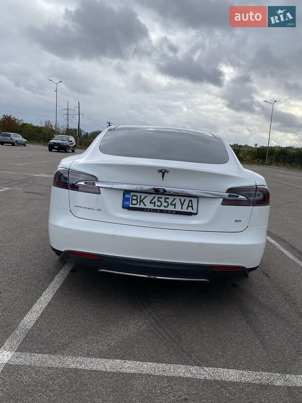 Лифтбек Tesla Model S 2014 в Ровно