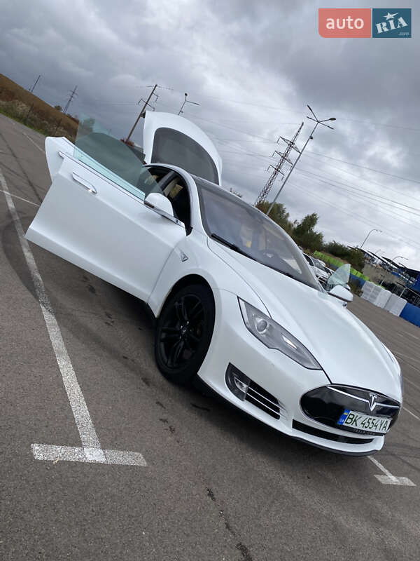 Лифтбек Tesla Model S 2014 в Ровно