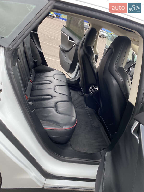 Лифтбек Tesla Model S 2014 в Ровно