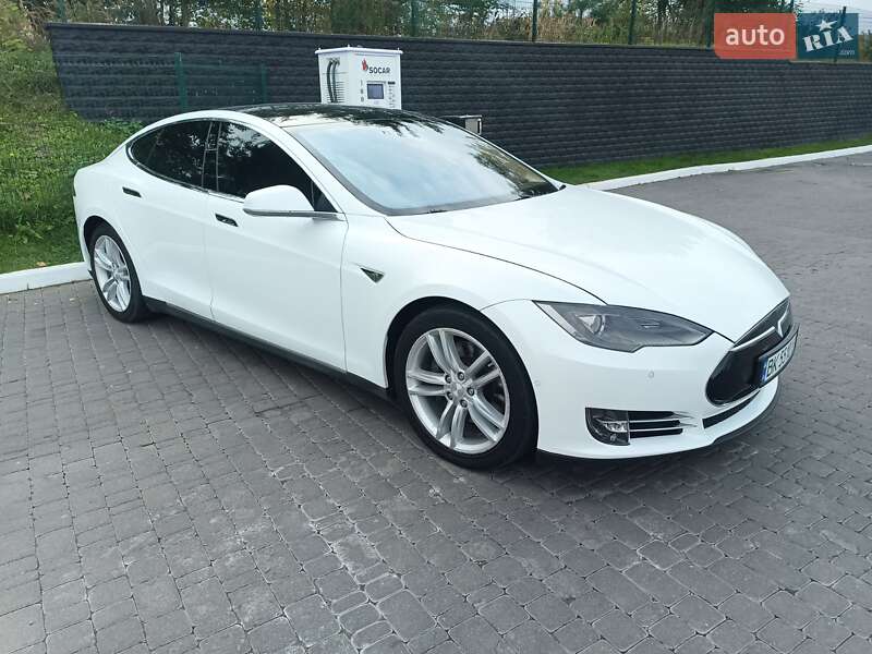 Лифтбек Tesla Model S 2015 в Ровно фото Лифтбек Tesla Model S 2015 в Ровно