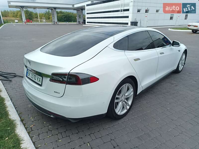 Лифтбек Tesla Model S 2015 в Ровно фото 38 Лифтбек Tesla Model S 2015 в Ровно