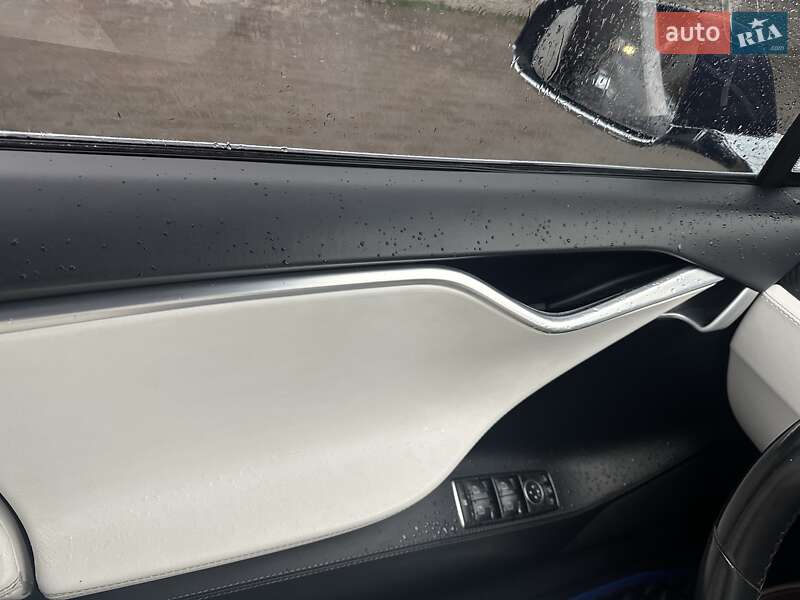 Лифтбек Tesla Model S 2017 в Житомире