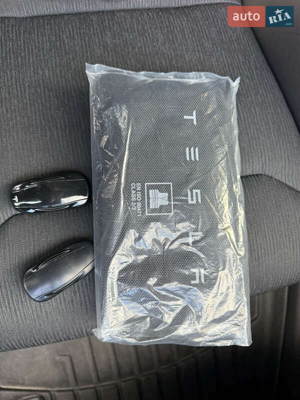 Ліфтбек Tesla Model S 2017 в Радехові