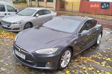 Лифтбек Tesla Model S 2015 в Львове