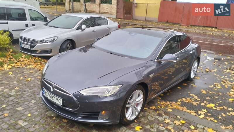 Tesla Model S 2015