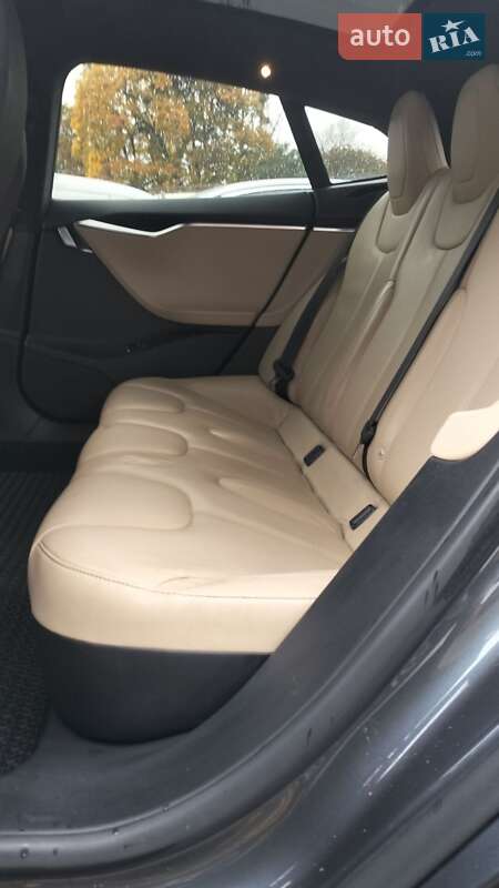 Ліфтбек Tesla Model S 2015 в Львові фото 9 Ліфтбек Tesla Model S 2015 в Львові