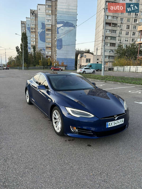 Tesla Model S 2019