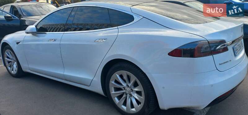 Лифтбек Tesla Model S 2019 в Одессе