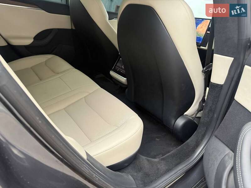 Лифтбек Tesla Model S 2022 в Днепре