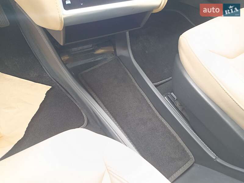 Лифтбек Tesla Model S 2015 в Ровно фото 53 Лифтбек Tesla Model S 2015 в Ровно