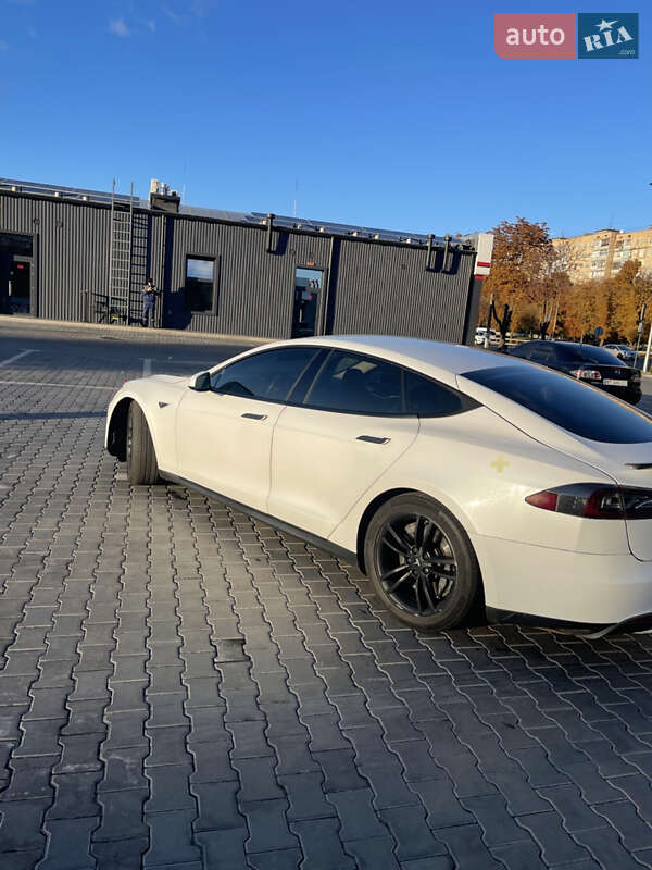 Ліфтбек Tesla Model S 2013 в Кривому Розі