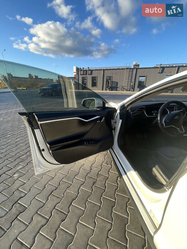Ліфтбек Tesla Model S 2013 в Кривому Розі