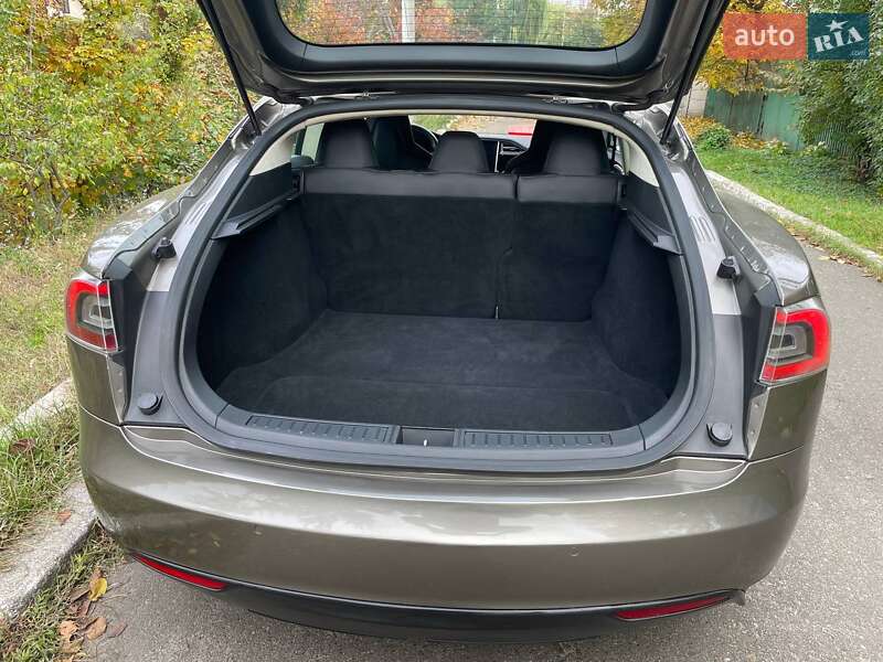 Ліфтбек Tesla Model S 2015 в Києві