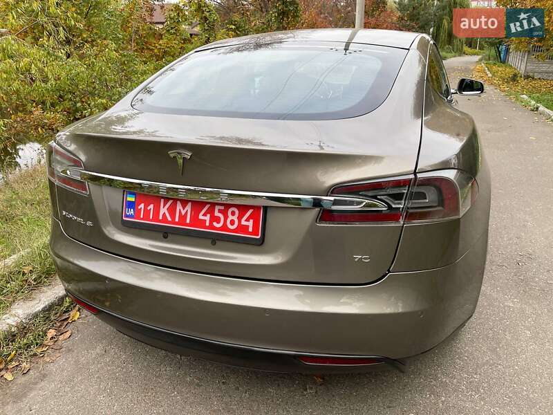 Ліфтбек Tesla Model S 2015 в Києві