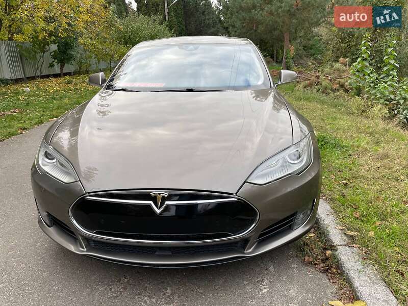 Ліфтбек Tesla Model S 2015 в Києві