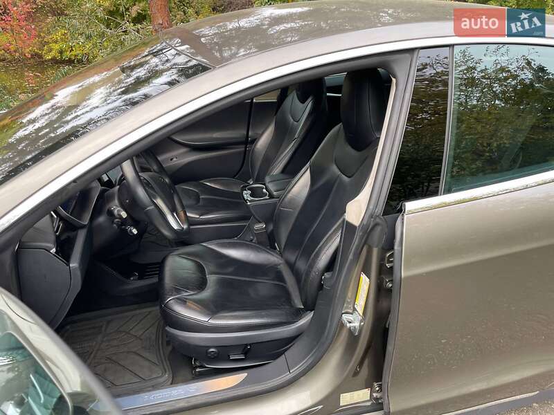 Ліфтбек Tesla Model S 2015 в Києві