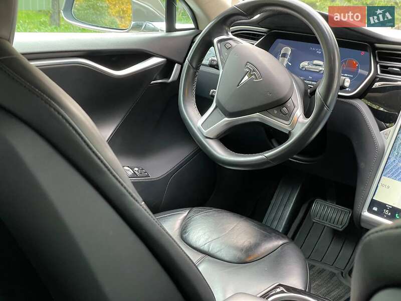 Ліфтбек Tesla Model S 2015 в Києві